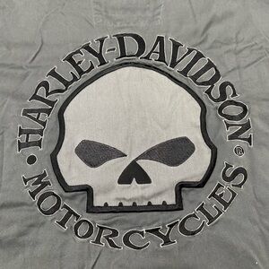 Harley Davidson Willie G skull button down short sleeve shirt.